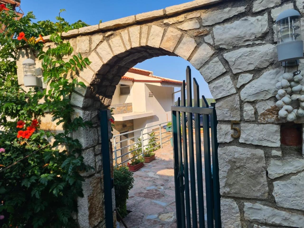 Vila Tatjana ξενώνας Vuno Εξωτερικό φωτογραφία